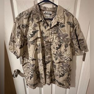 Columbia Men’s Short Sleeve Button Up Shirt Tropical Print - Large